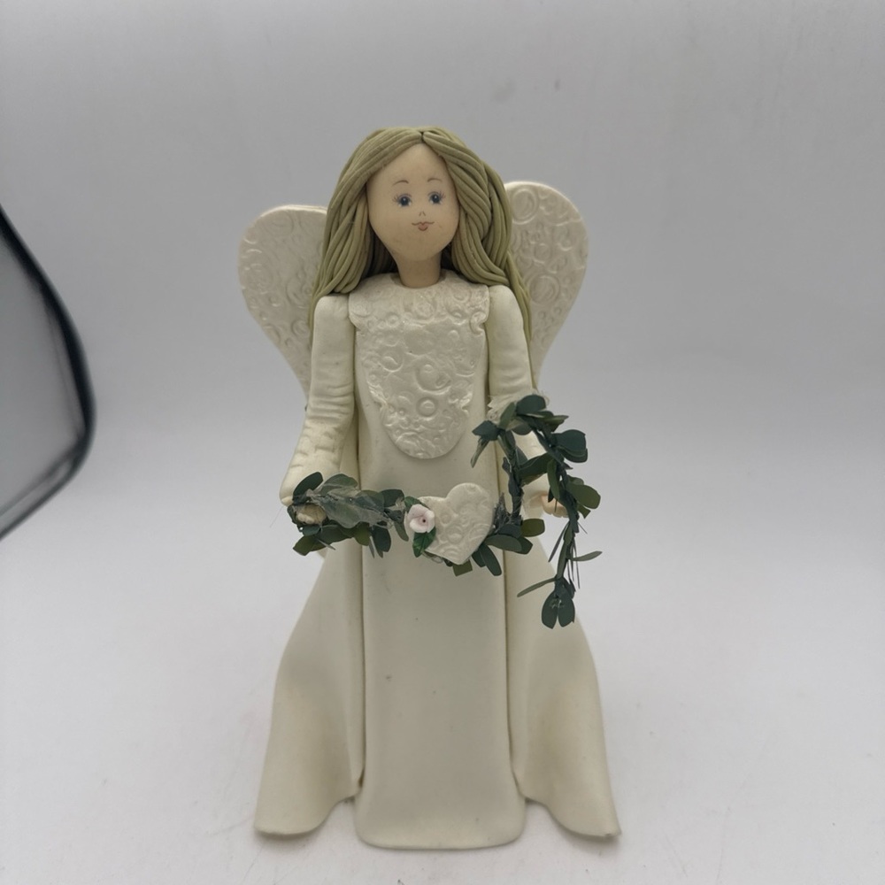 Kneeded Angels Love Figurine 8" #6903 winged Angel W/ Heart